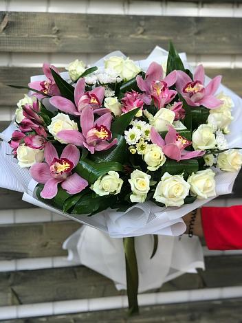 Букет цветов из: Розы и Хризантемы в Старь
