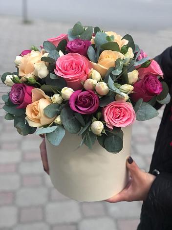Цветочная композиция из Розы в шляпной коробке в Старь